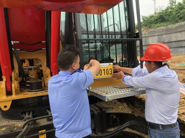 挖掘机,装载机等非道路移动机械也要上牌? || 897关注