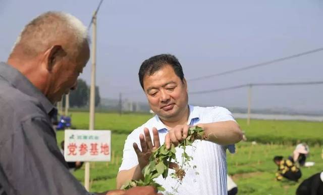 恭喜 贾忠汉,邢万里,胡凯这3位 "全国十佳农民"候选人 这3位老乡到底