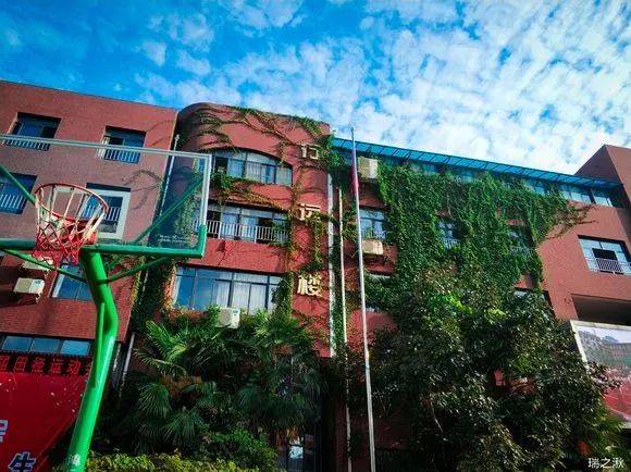 图源/贵阳37中吧 @瑞之湫