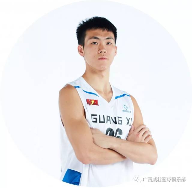 庞峥麟 位置:后卫 身高:183cm 体重72kg