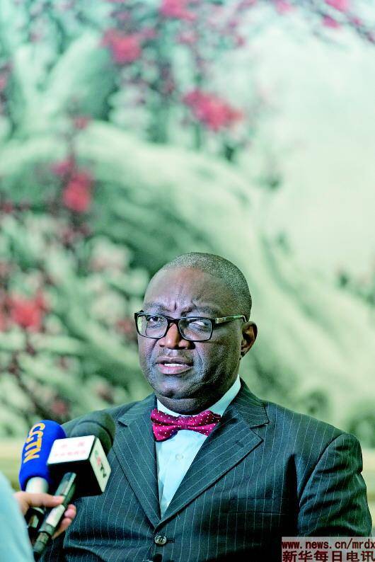 6月12日,刚果劳动党常务书记恩丹加·马康达在北京接受采访.