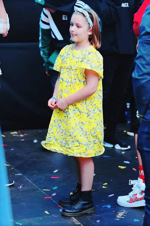 贝克汉姆女儿小七瘦了,网友:真的太美了!