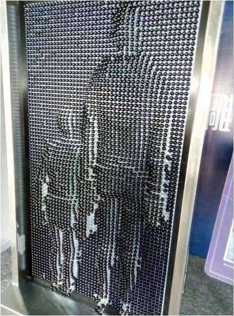 在这面针雕墙里 你可以让自己放肆摆pose 可以牵着宝宝来个亲子"针雕"