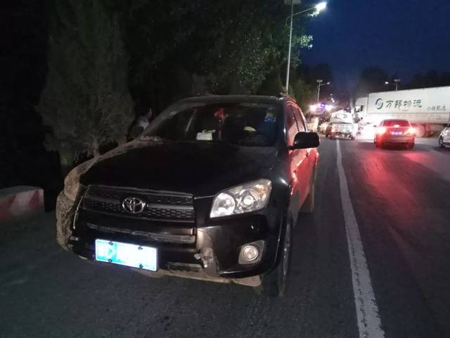 淅川到西峽路上檔子嶺發生車禍車頭都廢了