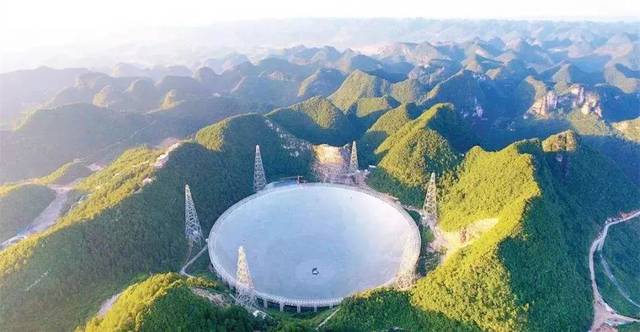 这个暑假去哪里?主持人带你去旅行!带你感受不