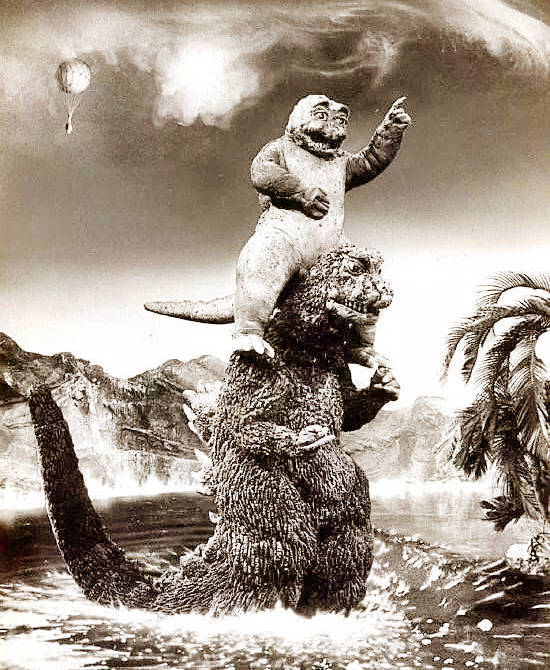 哥斯拉曝童年照,哥总可爱得像金刚,网友:哥吉拉撑伞好有爱