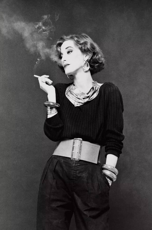 女性吸烟装图片