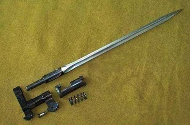 为什么我军不再使用三棱军刺真的是威力太大被联合国禁用么