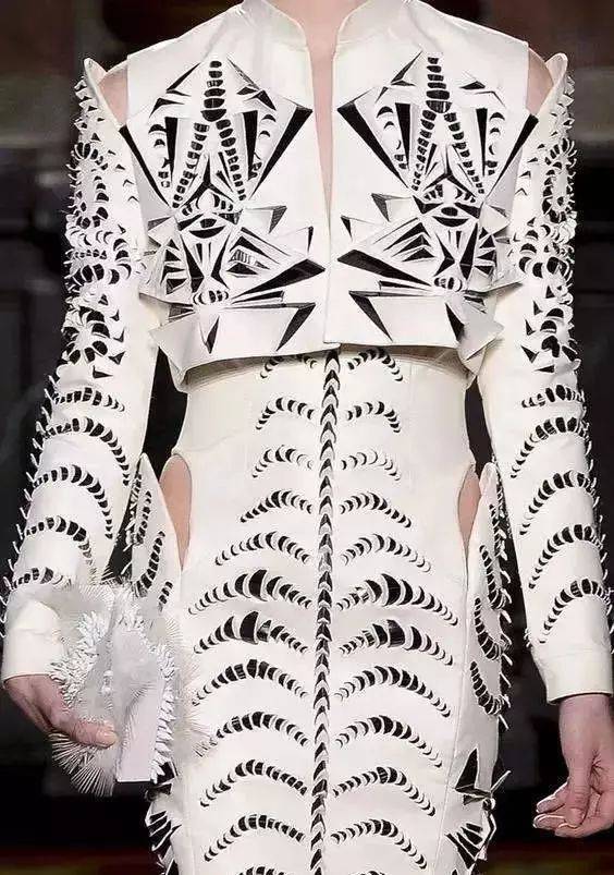 服装设计中的切割手法镂空拼接撞色分割线