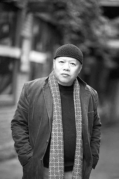于坚于坚,1954年立秋生于昆明.著名当代诗人,"他们"诗群代表诗人之一.
