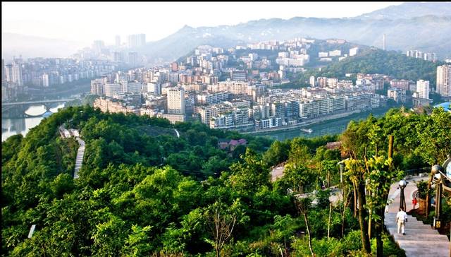 公园位于县城西北,沙溪河以东,綦江河以北,九龙大道以西的营盘山山脊