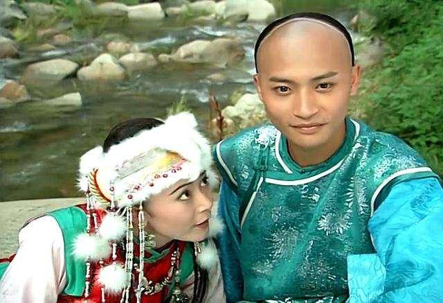 还珠格格里,尔康才是长子,为何弟弟尔泰的爵位却比他高?_手机搜狐网