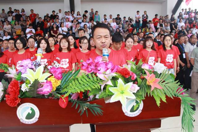 忻州高级中学隆重举行成人礼,千人现场泪奔,场面震撼!