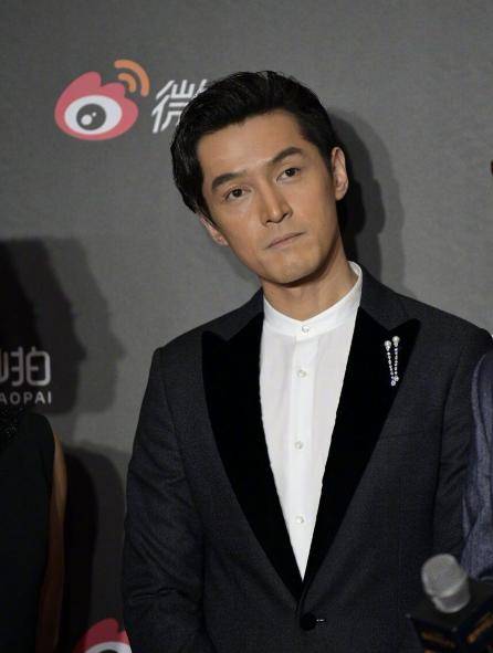 微博电影之夜胡歌透露被父亲催婚,易烊千玺最