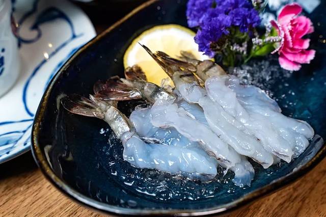 虎虾刺身 又大又饱满的黑虎虾谁不喜欢吃?