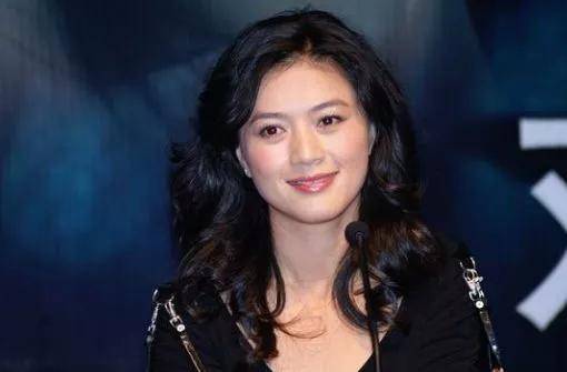 她是陆毅的前女友,嫁给富商老公却入狱病逝,今高调复出