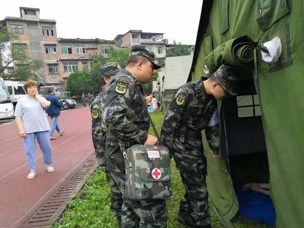 6月18日 07:00 武警四川總隊758人投入地震搶險救援