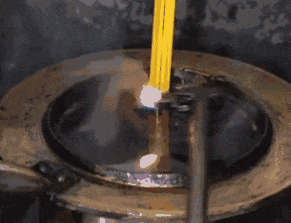 闪点,是在规定的试验条件下,使用某种点火源造成液体汽化而着火的最低