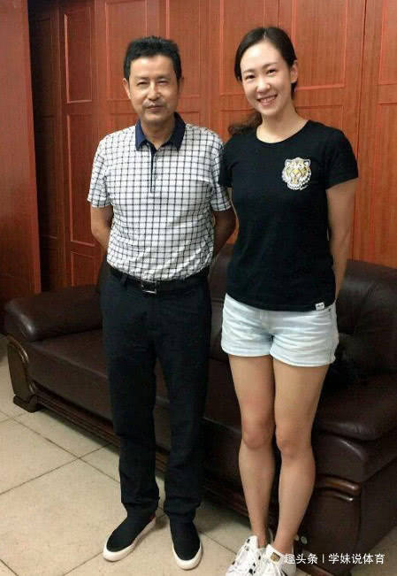 62岁陈忠和享退休生活!女儿已成家,儿子大学毕