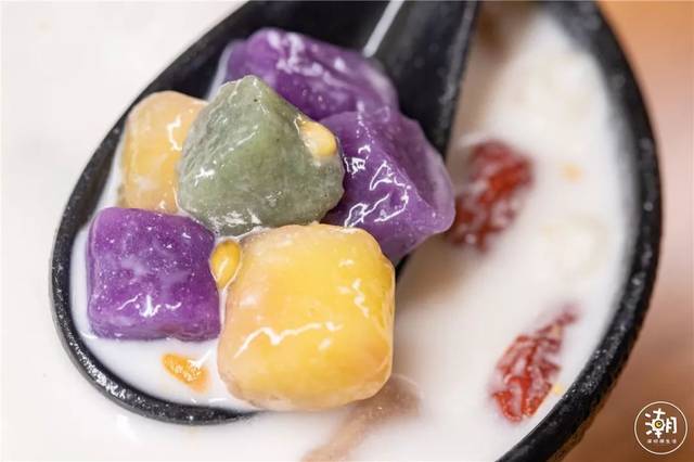 海南来的「椰子糖水」,一碗有13种免费配料