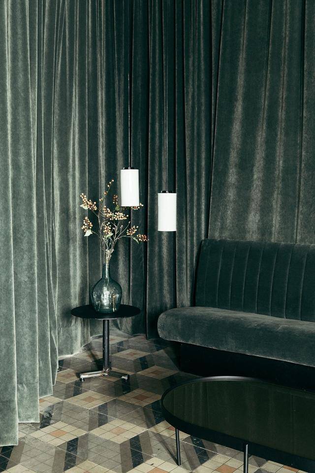 马德里火了家色情电影院,大人小孩都爱去?