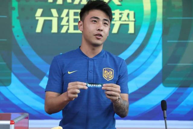 江苏苏宁足球俱乐部体育记者嘉年华来袭 周云,张凌峰出席抽签仪式