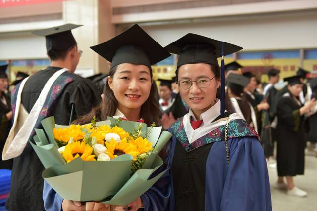 新乡医学院2019届毕业生典礼暨学位授予仪式隆重举行