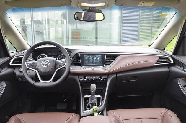 (汉腾v7内饰) 但在内饰的设计感上,宋max比较务实,而gl6的用料很一般