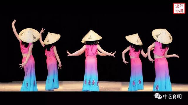 王老师,拉丁舞学员(徐一彤,李美琪,戴芊雪,马沫莀,米思伊)舞蹈《伦巴