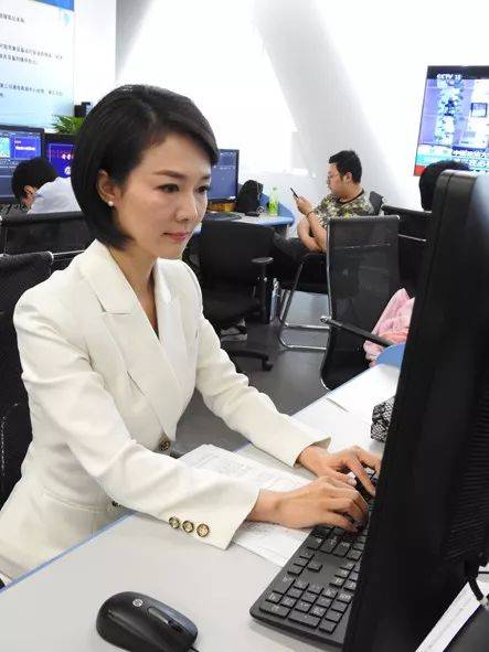 北京电视台新闻女主播聂一菁,观众们是再熟悉不过了.