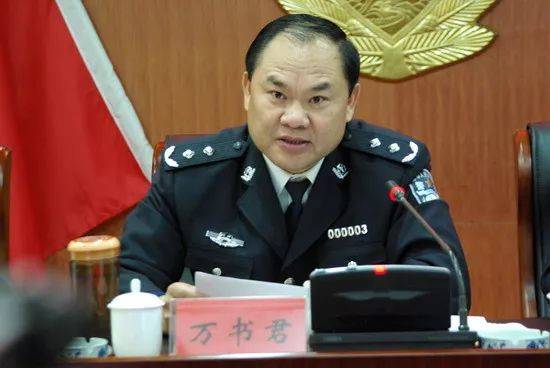 1981年从河北省公安学校政保专业毕业后,成为保定地区公安处干部