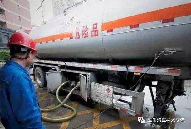 私营加油站油价便宜还免费洗车,它靠啥赚钱?离