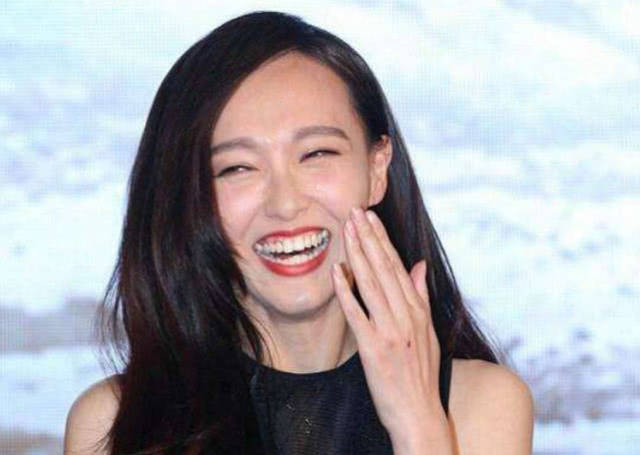 明星的缺陷邓伦的耳朵胡歌的腿毛看到热巴真让人羡慕