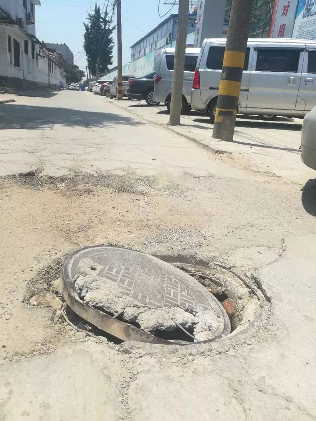 文昌前街中段下水道井盖损坏 存在严重安全隐患!