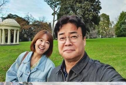 白钟元夫妇苏幼珍和白钟元夫妇公开了在澳大利亚旅行的照片.