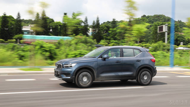30万买三缸抢先测试沃尔沃xc40t3