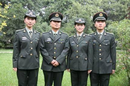 參軍退伍哪些軍裝不能帶回?軍銜佩飾還真不少,滿滿一張a4紙