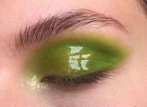 画肯豆同款的绿色眼影 清新脱俗又性感狂野