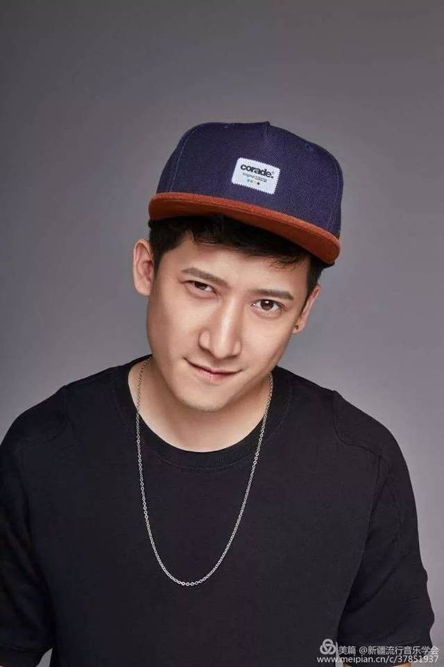 这个周末到二宫看比赛,还能听艾尼瓦尔江,杨超,现场演绎《新疆女孩》