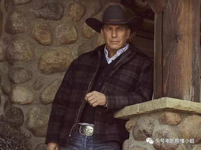 继续扮演坐拥紧邻美国黄石国家公园的最大牧场的农场主约翰·达顿