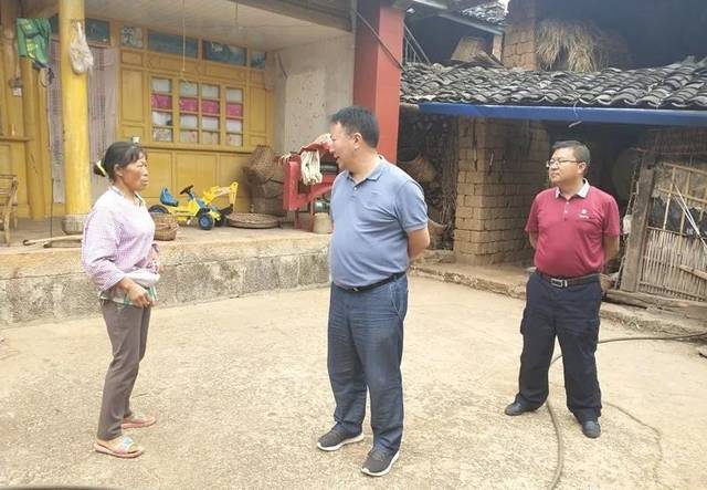 保山市隆阳区区长段生荣深入西邑乡窝角村调研指导