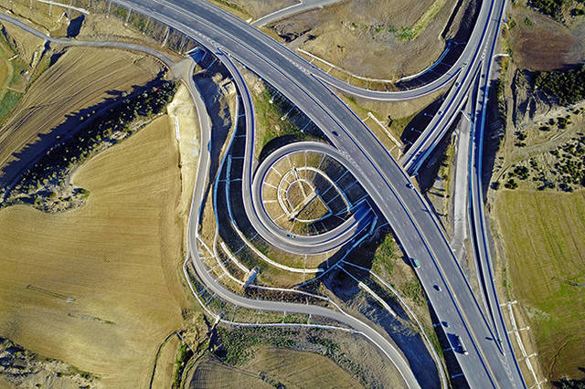 阿尔及利亚南北高速公路项目.