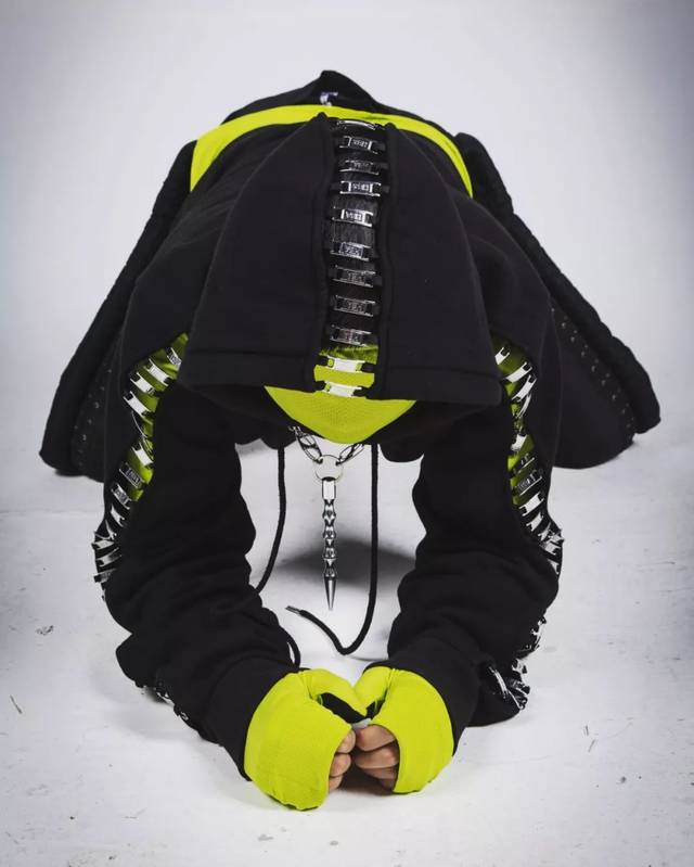 上周五的上海卧室蹦迪,今晚空降北京(Versace