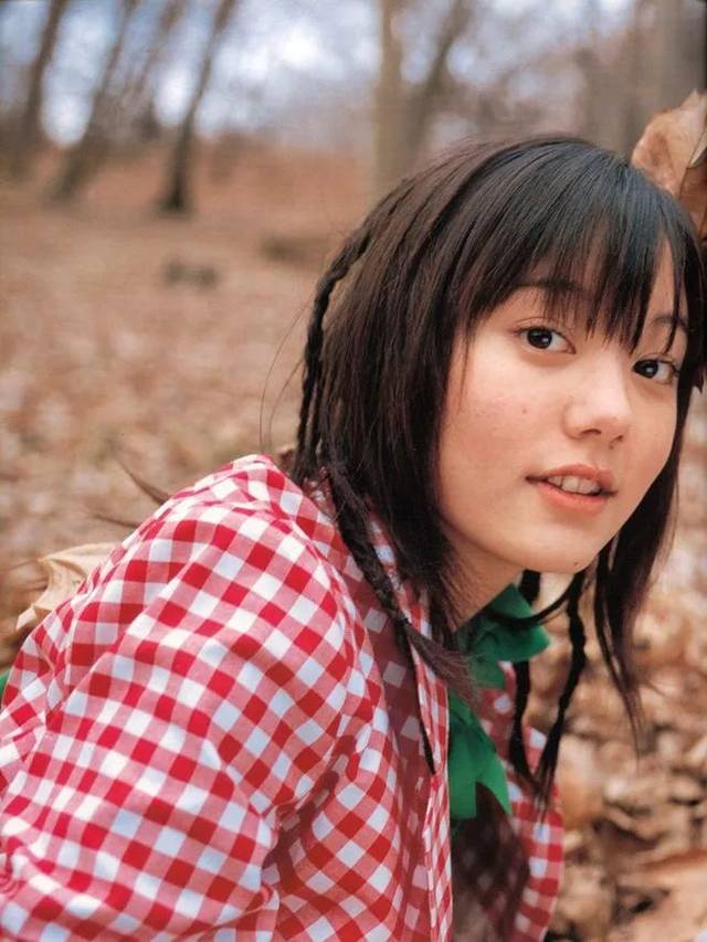 直到很久之后,羊才知道夏树的扮演者是一位日本人,她是铃木杏,而且她