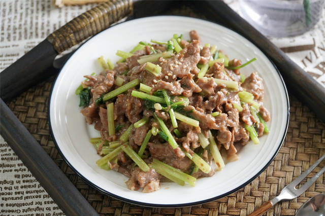 炒牛肉诀窍,入锅前这样做,怎么炒都不老