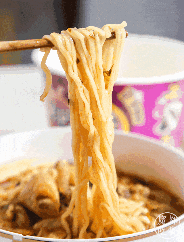 当然是泡面~get泡面新吃法做快乐肥宅!