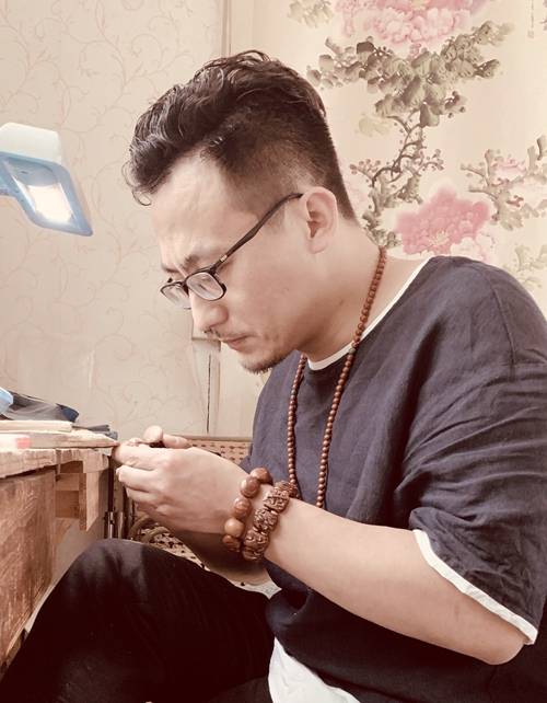 专访中国著名青年核雕工艺大师马良先生