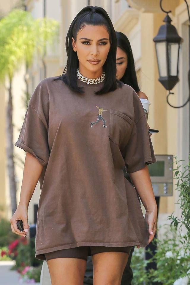 不过金·卡戴珊·韦斯特(kim kardashian west)有个新办法,那就是半卷