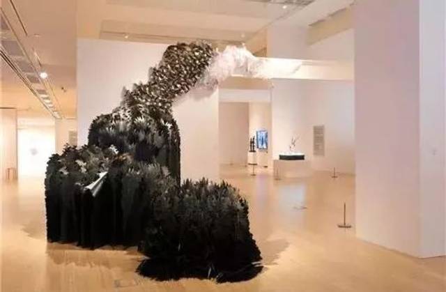 《蜕变:无穷尽》马文,镭射雕刻高密度聚乙烯材料,颜料, 尺寸可变,2019