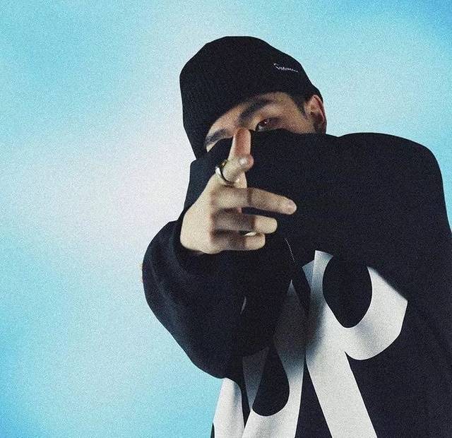 上周五的上海卧室蹦迪,今晚空降北京(Versace